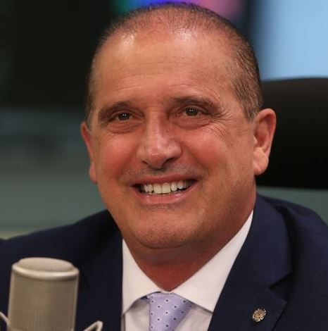 Geração nem-nem e idosos terão oportunidade de emprego, diz ministro