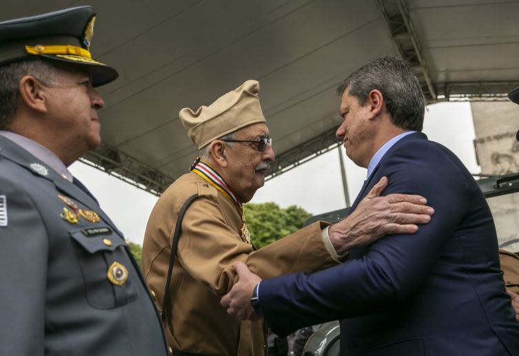 Desfile de 91 anos da Revolução Constitucionalista reúne grande público no Ibirapuera