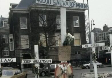 Militares são condenados por morte de jornalistas holandeses em El Salvador.
